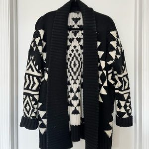 Oversized Express Knit Cardigan with Geometric Pattern Medium